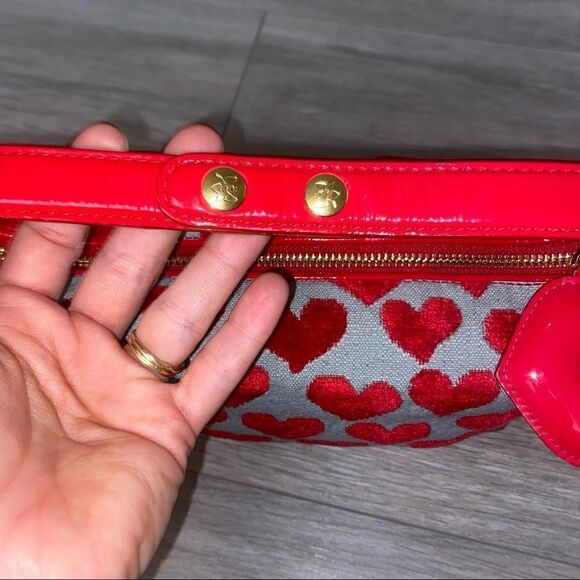 NWOT ❤️Think Bee Just Hearts Purse only avail in Japan - Picture 6 of 10